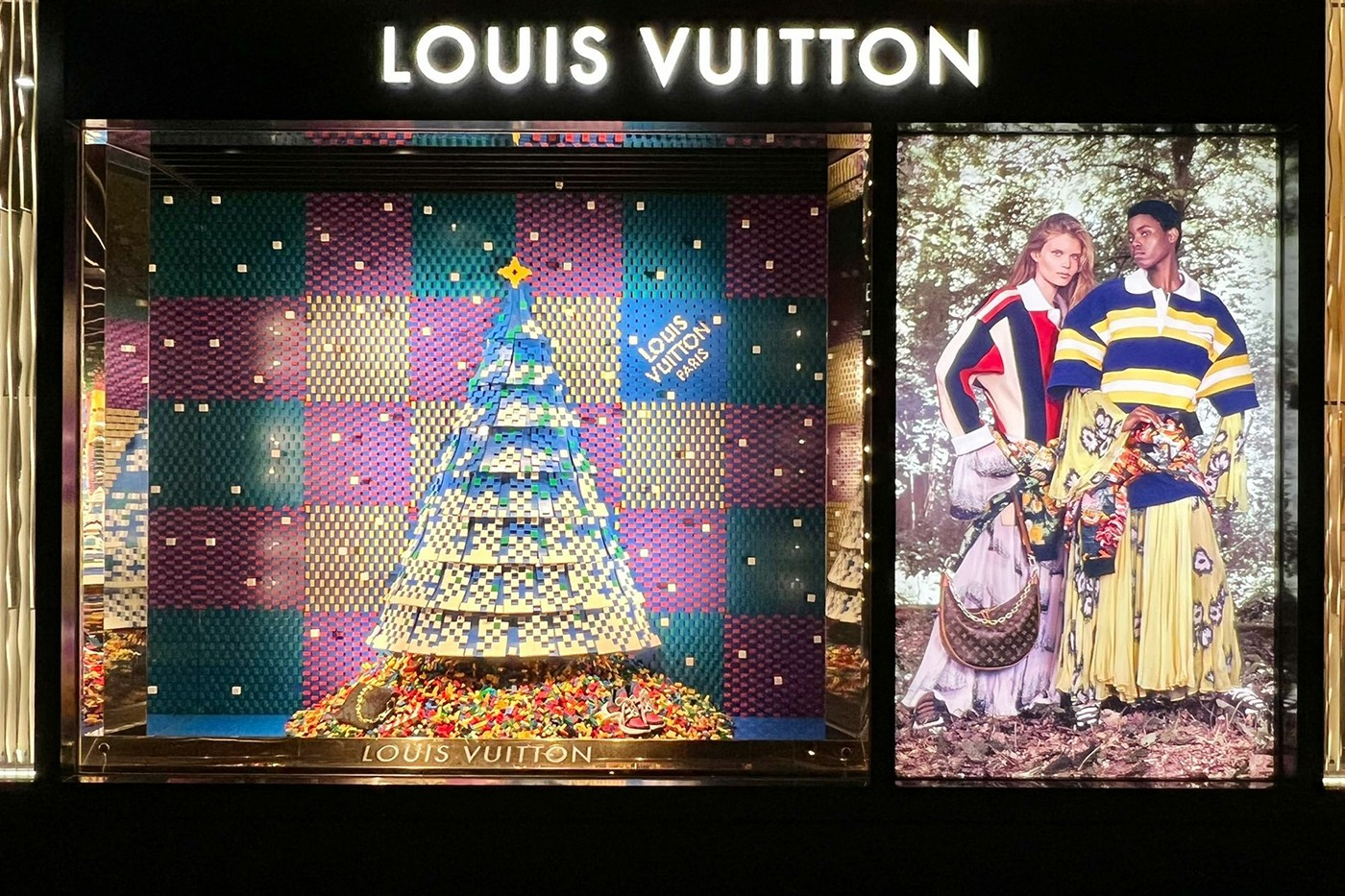 Louis Vuitton colabora com LEGO em vitrines de final de ano - EP GRUPO   Conteúdo - Mentoria - Eventos - Marcas e Personagens - Brinquedo e Papelaria